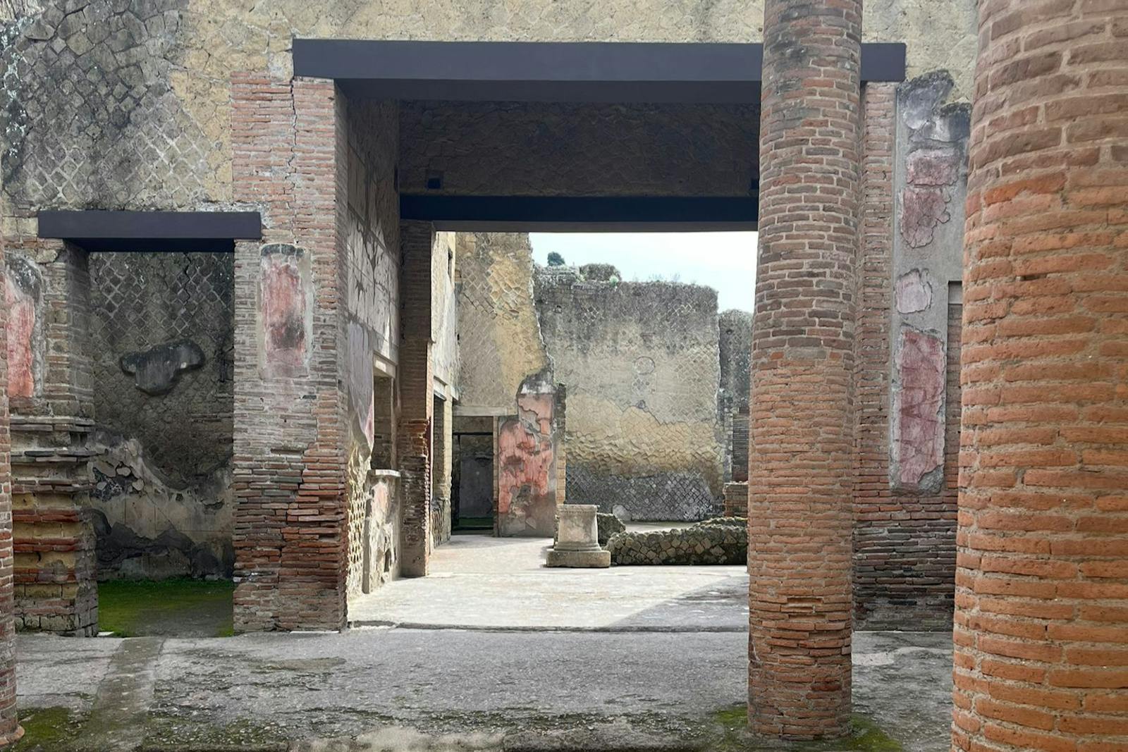 Vista interna delle antiche rovine di Ercolano