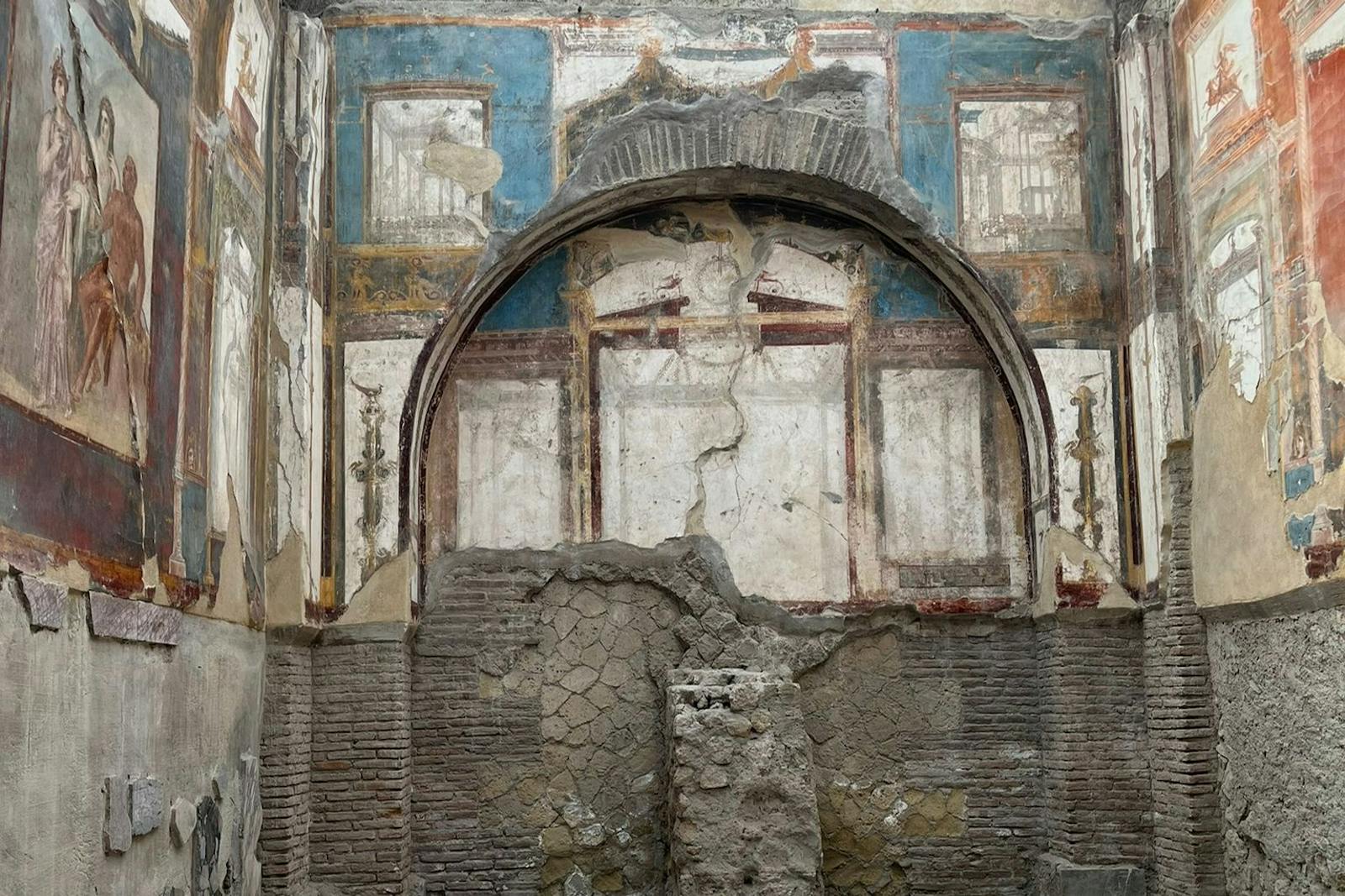 Kleurrijke mozaïeken en muurschilderingen van Herculaneum